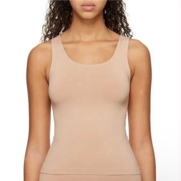 SKIMS Soft Smoothing Seamless Tank S Small New NWT - Picture 1 of 6